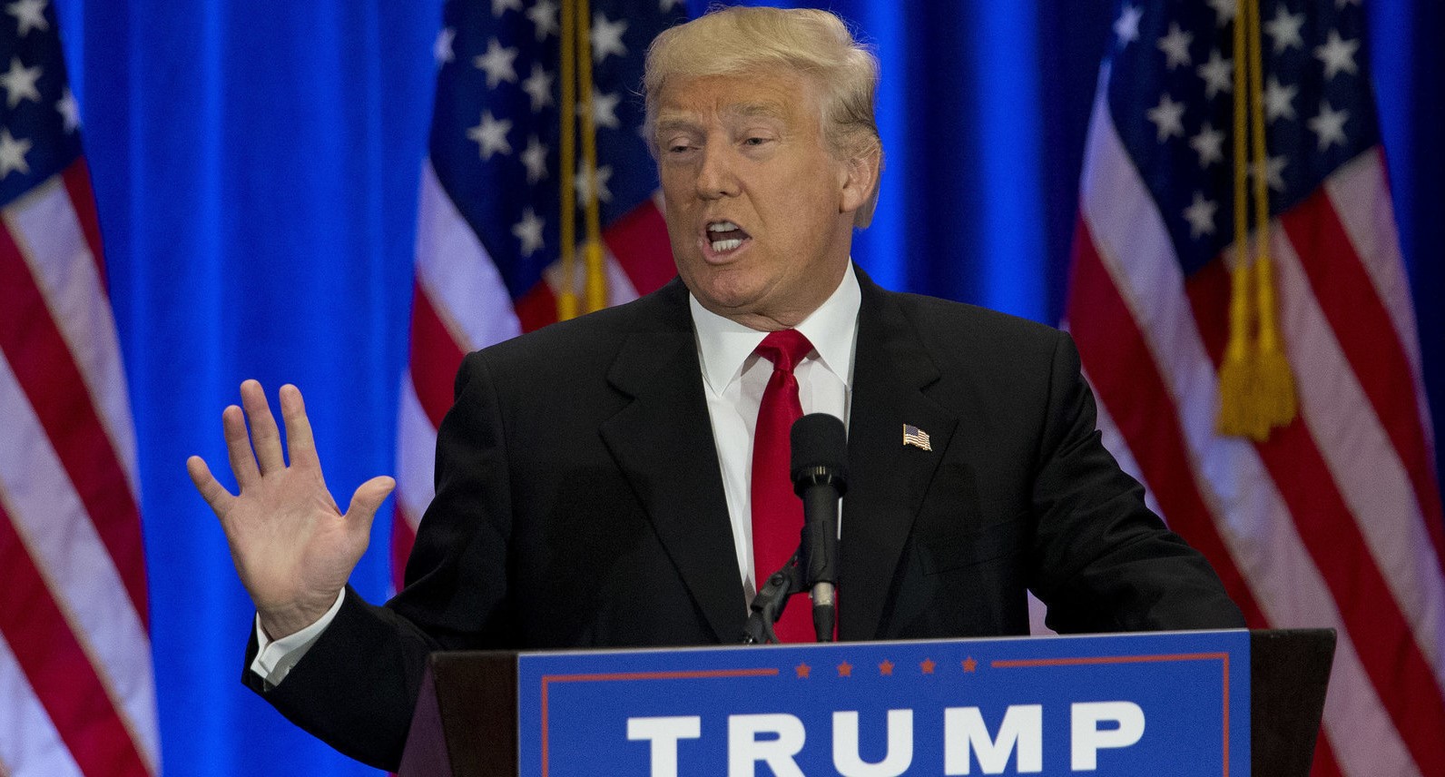Trump rotula imigrantes ilegais de 'animais' em campanha e lidera pesquisas em estados cruciais